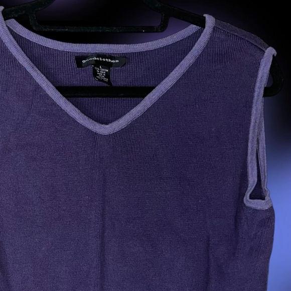 Purple sweater vest with lavender trim. Vneck  Measurements: Bust 35 in. - Picture 3 of 5